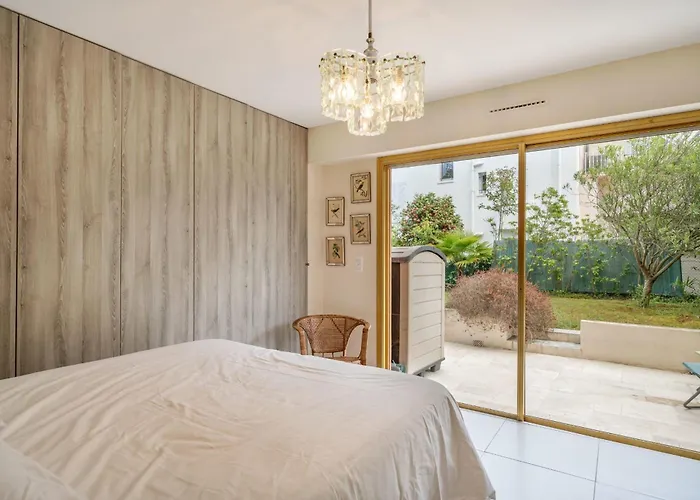 Daire Pleasant 2 Bedroom With Large Terrace