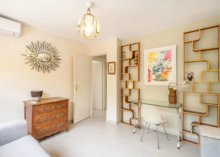 Pleasant 2 Bedroom With Large Terrace Daire *