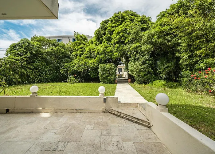 Pleasant 2 Bedroom With Large Terrace Daire Cannes