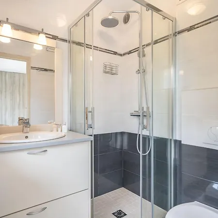 Апартаменты Pleasant 2 Bedroom With Large Terrace *