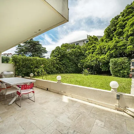 Pleasant 2 Bedroom With Large Terrace *